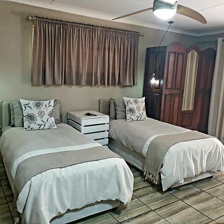 Rand Self-Catering Accommodation Carolina Bagian luar foto