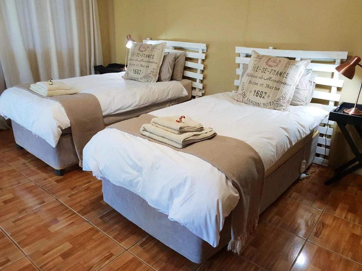 Rand Self-Catering Accommodation Carolina Bagian luar foto